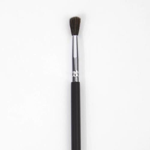 BH Cosmetics Pointed Crease Brush