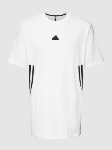 ADIDAS SPORTSWEAR T-Shirt aus Baumwolle mit Label-Detail in Weiss, Grö...