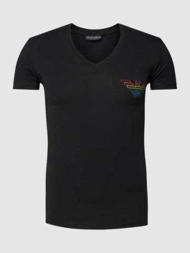 Emporio Armani T-Shirt mit V-Ausschnitt Modell 'RAINBOW LOGO' in Black...
