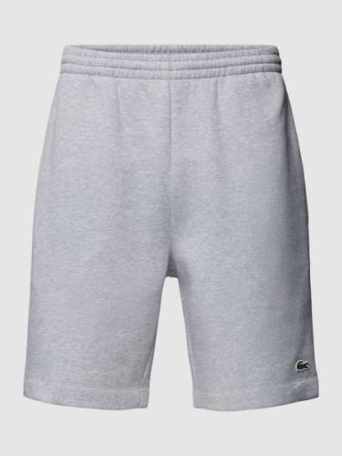 Lacoste Regular Fit Shorts mit elastischem Bund in Hellgrau, Größe S
