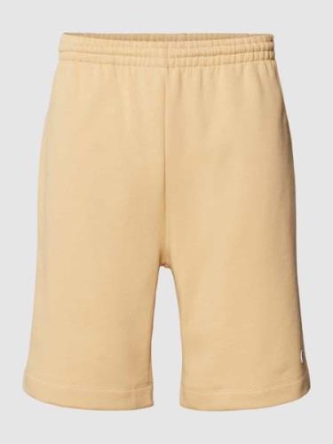 Lacoste Regular Fit Shorts mit elastischem Bund in Beige, Größe S