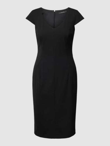 comma Knielanges Kleid mit V-Ausschnitt in Black, Größe 34