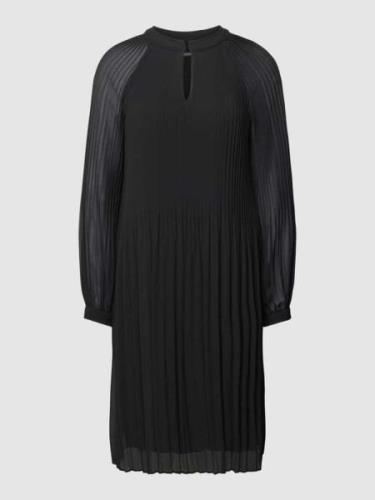 comma Knielanges Kleid mit Plisseefalten in Black, Größe 34
