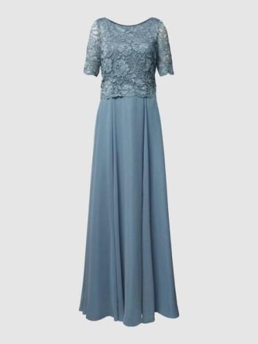 Vera Mont Abendkleid mit Spitzenbesatz in Rauchblau, Größe 40
