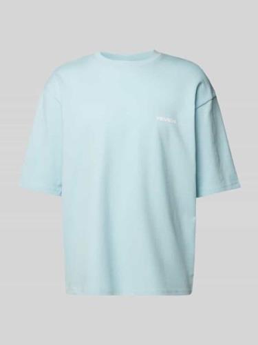 REVIEW T-Shirt mit Label-Print in Eisblau, Größe M