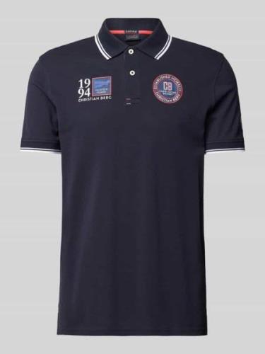 Christian Berg Men Regular Fit Poloshirt mit Label-Badges in Marine, G...