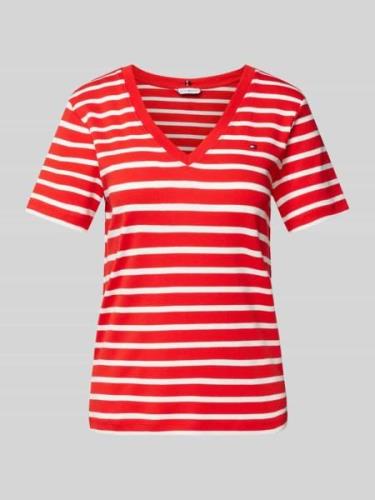 Tommy Hilfiger T-Shirt mit V-Ausschnitt Modell 'CODY' in Rot, Größe S