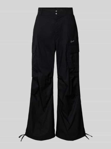 Nike Baggy Fit Cargohose mit Logo-Stitching in Black, Größe XS