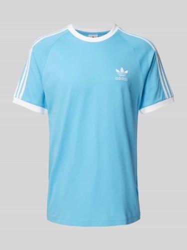 adidas Originals T-Shirt mit Label-Details in Blau, Größe XL