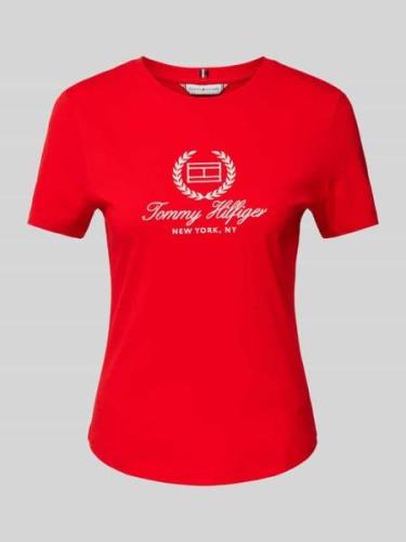Tommy Hilfiger Slim Fit T-Shirt mit Label-Stitching in Kirsche, Größe ...