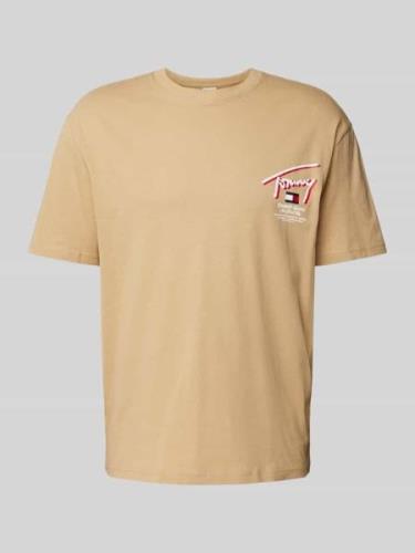 Tommy Jeans T-Shirt mit Label-Print in Sand, Größe XL