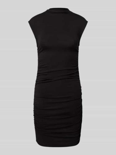 Gina Tricot Knielanges Kleid mit seitlichen Raffungen in Black, Größe ...