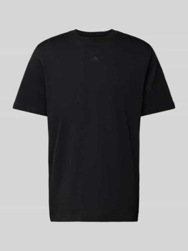 ADIDAS SPORTSWEAR T-Shirt mit Label-Stitching in Black, Größe L