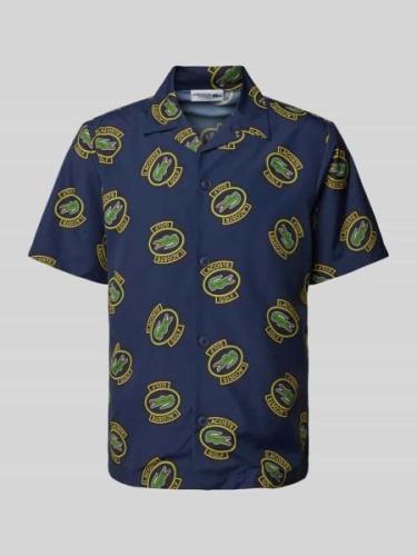 Lacoste Regular Fit Freizeithemd mit Allover-Label-Print in Dunkelblau...