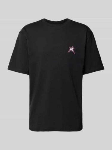 REVIEW T-Shirt mit Motiv-Stitching und Rundhalsausschnitt in Black, Gr...