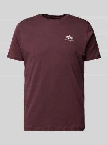 Alpha Industries T-Shirt mit Label-Print Modell 'BASIC' in Bordeaux, G...