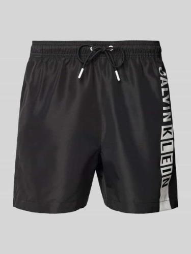Calvin Klein Underwear Regular Fit Badehose mit Label-Print in Black, ...