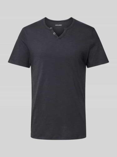 Jack & Jones T-Shirt mit V-Ausschnitt Modell 'SPLIT' in Black, Größe X...