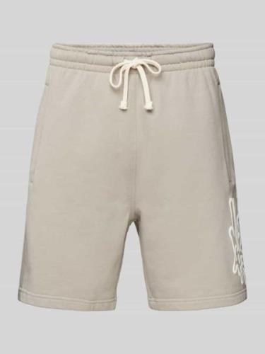 Multiply Apparel Sweatshorts mit Label-Print in Beige, Größe S