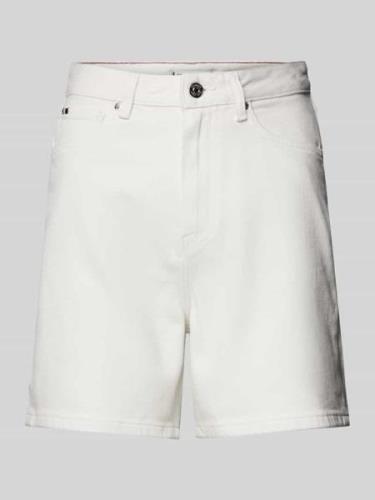 Tommy Hilfiger Straight Leg Jeansshorts mit Label-Stitching in Weiss, ...