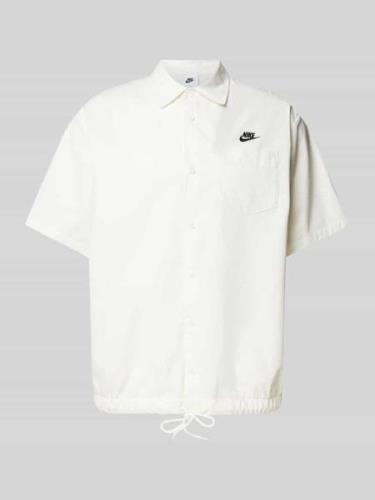 Nike Regular Fit Freizeithemd mit Logo-Stitching in Ecru, Größe L