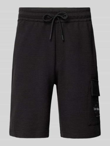 Calvin Klein Jeans Sweatshorts mit Label-Stitching in Black, Größe M