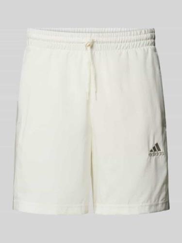 ADIDAS SPORTSWEAR Regular Fit Sweatshorts mit Label-Stitching in Offwh...