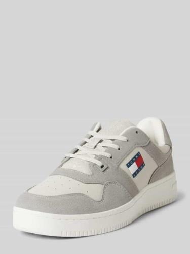 Tommy Jeans Ledersneaker mit Label-Patch Modell 'BASKET' in Mittelgrau...