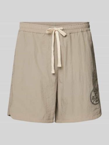 Multiply Apparel Regular Fit Shorts mit Label-Print in Beige, Größe M