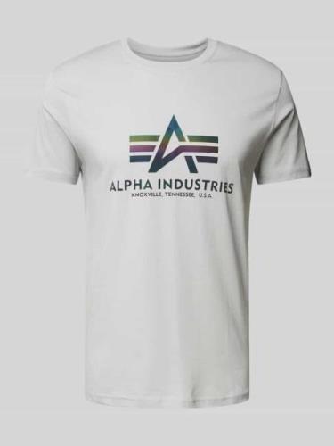 Alpha Industries T-Shirt mit Label-Print Modell 'Rainbow' in Hellgrau,...