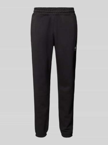 adidas Originals Tapered Fit Sweatpants mit Label-Stitching in Black, ...