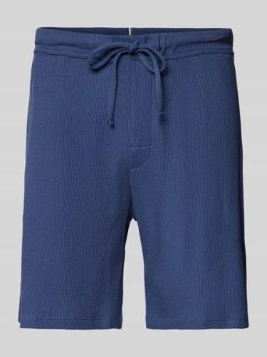 Christian Berg Men Regular Fit Sweatshorts mit Strukturmuster in Rauch...