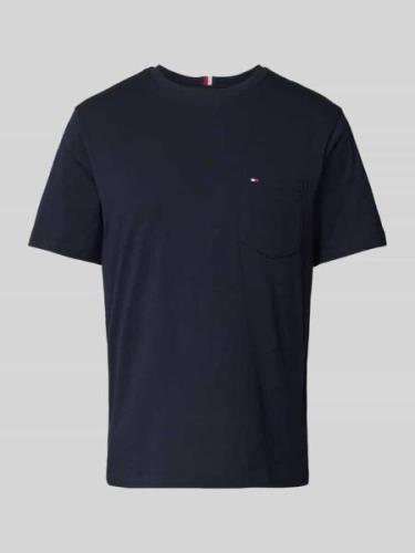 Tommy Hilfiger T-Shirt mit Brusttasche in Marine, Größe S