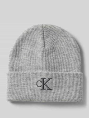 Calvin Klein Jeans Beanie mit breitem Umschlag und Logo-Stitching in H...