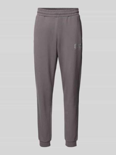 EA7 Emporio Armani Regular Fit Sweatpants mit elastischem Bund in Mitt...