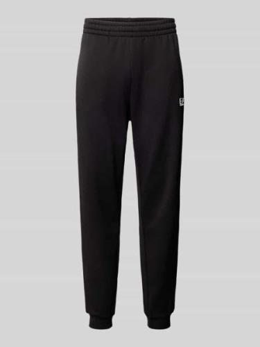 EA7 Emporio Armani Regular Fit Sweatpants mit Label-Print in Black, Gr...