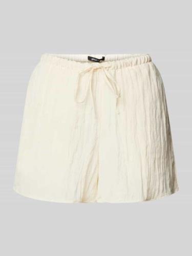 Gina Tricot Regular Fit Shorts in Crinkle-Optik in Beige, Größe L