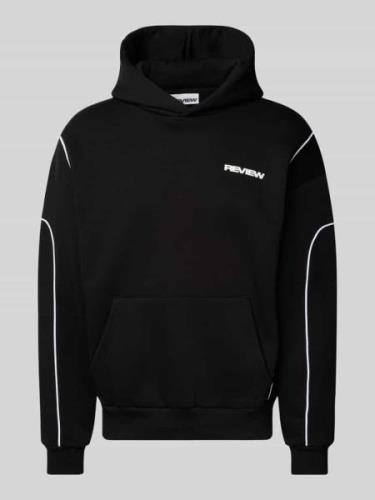 REVIEW Hoodie mit Label-Print in Black, Größe M