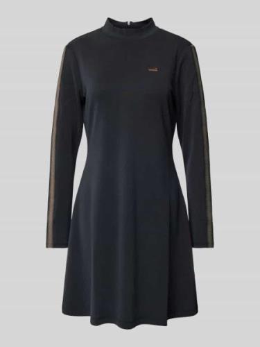 EA7 Emporio Armani Knielanges Sweatkleid mit Label-Applikation in Blac...