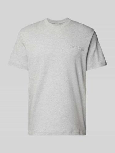 CK Calvin Klein T-Shirt mit Label-Schriftzug in Kitt, Größe L