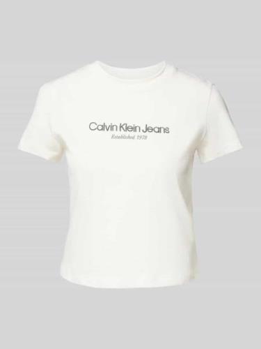 Calvin Klein Jeans T-Shirt mit Label-Print in Ecru, Größe M