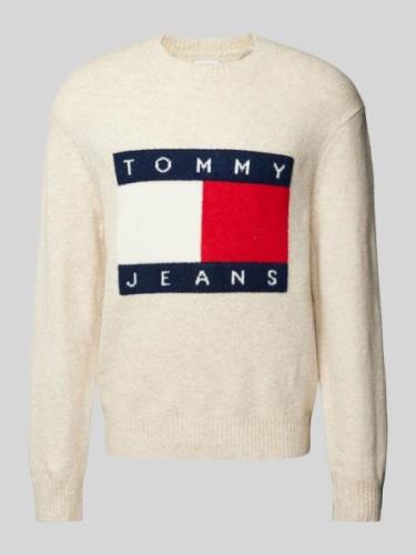 Tommy Jeans Regular Fit Strickpullover mit Label-Stitching in Beige, G...