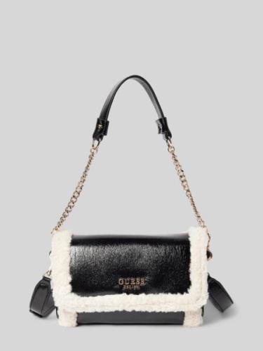 Guess Handtasche mit Label-Applikation und Teddyfell Modell 'DAVIKA' i...