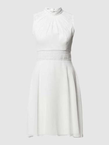 V.M. Ärmelloses Kleid mit Stickereien in Offwhite, Größe 42