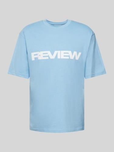 REVIEW T-Shirt mit Label-Print in Rauchblau, Größe S