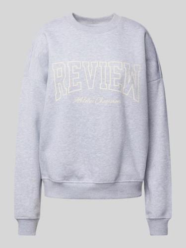 Review Sweatshirt mit Label-Print in Hellgrau Melange, Größe M