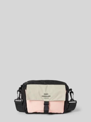 MADS NØRGAARD Handtasche mit Label-Print Modell 'Tian Fae' in Black, G...