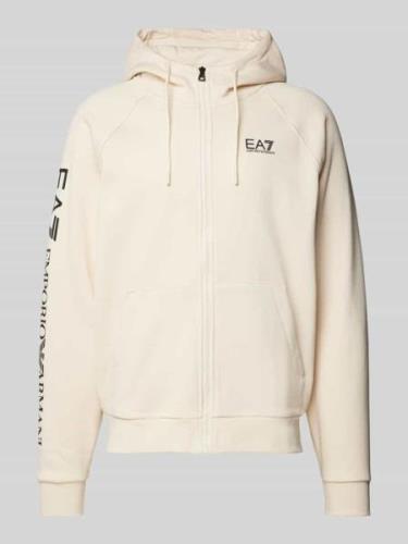 EA7 Emporio Armani Sweatjacke mit Logo-Prints und Kapuze in Offwhite, ...