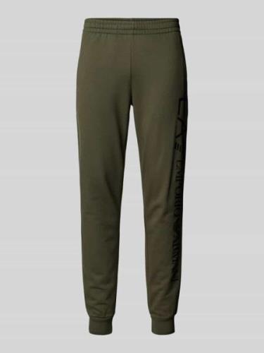 EA7 Emporio Armani Regular Fit Sweatpants mit elastischem Bund in Oliv...