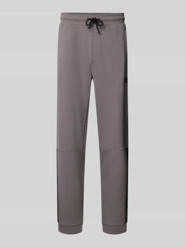 EA7 Emporio Armani Sweatpants mit Label-Print Modell 'VENTUS' in Mitte...